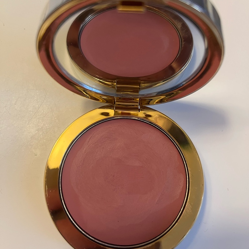 La Prairie Cellular Radiance
Cream Blush Berry Glow Discontinued